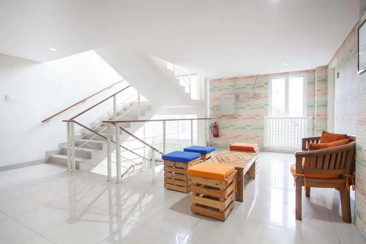 Reddoorz Plus At Riverside Malang Exterior photo