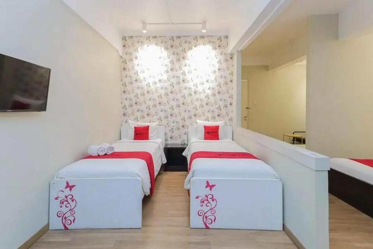 Reddoorz Plus At Riverside Malang Exterior photo