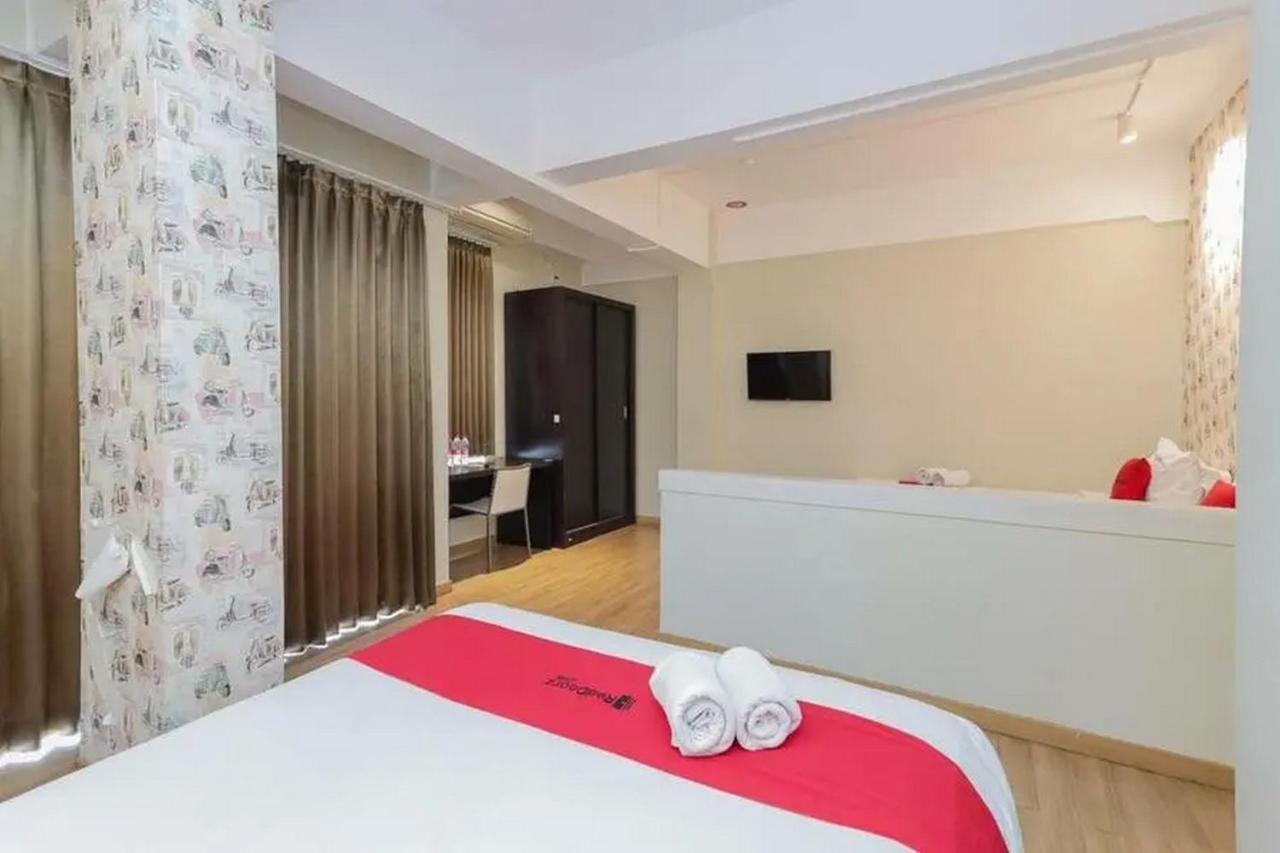 Reddoorz Plus At Riverside Malang Exterior photo